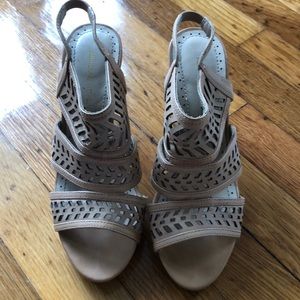 Adrienne Vittadini tan heels size 6.5